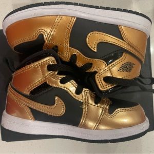 Nike Air Jordan 1 Mid SE (TD) “Metallic Gold Black” Mid Top Lace Up Toddler